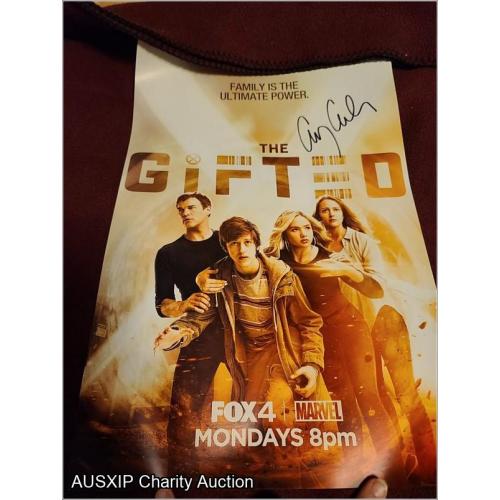 Autographed Amy Acker The Gifted (TV Show) Set - Poster, Bag & Hat Lot 2 [HOB] [LB]