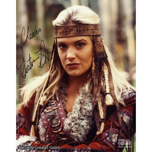 Autographed Victoria Pratt as Amazon Queen Cyane 8 x 10 [HOB] [W]